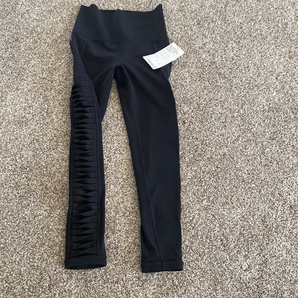 Athleta Salutation Stash Pocket Twist 7/8